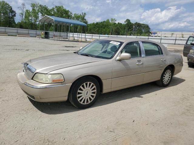 2005 Lincoln Town Car Signature