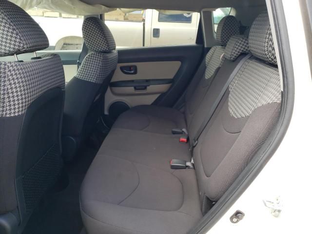 2011 KIA Soul +