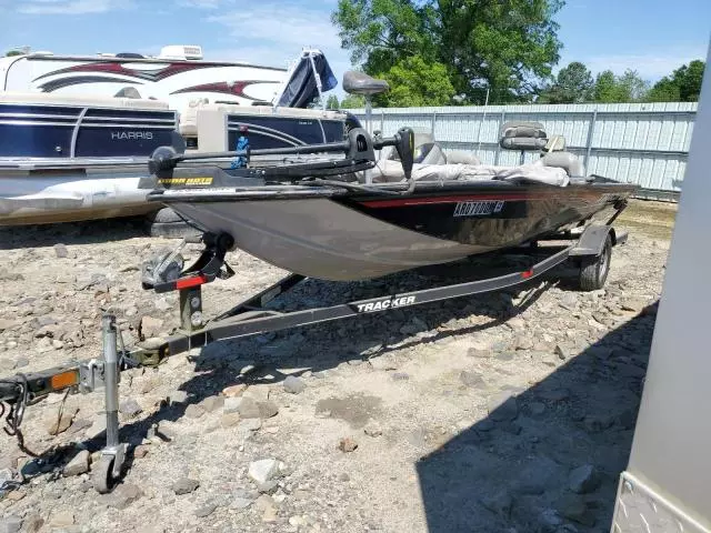 2017 Tracker Boat