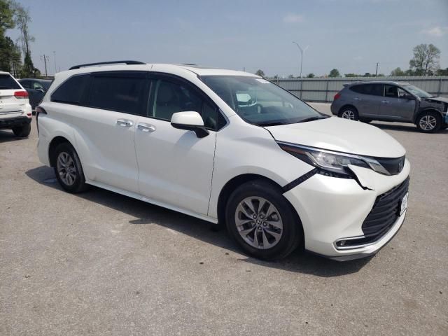 2022 Toyota Sienna XLE