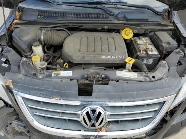 2013 Volkswagen Routan SE