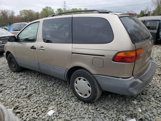 2000 Toyota Sienna LE