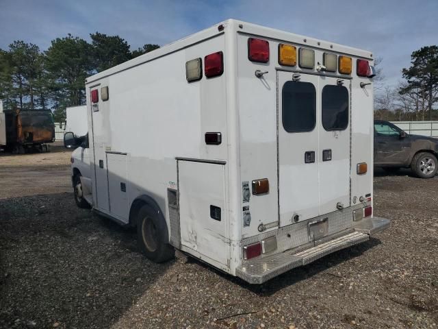 2010 Ford Econoline E350 Super Duty Cutaway Van