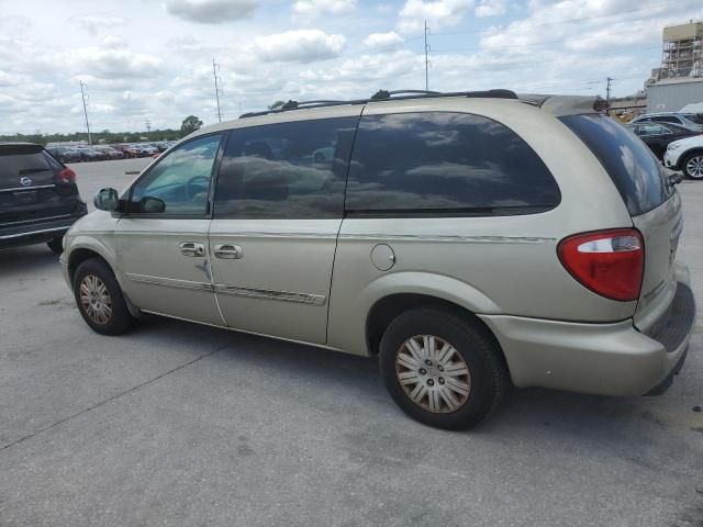 2005 Chrysler Town & Country LX