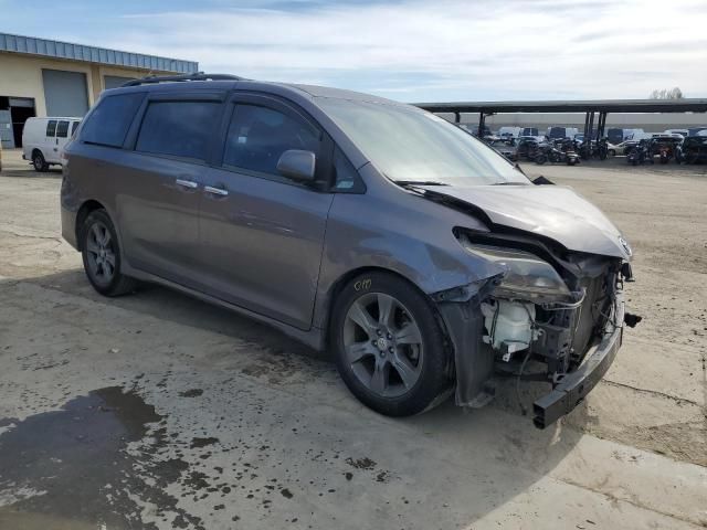 2016 Toyota Sienna SE