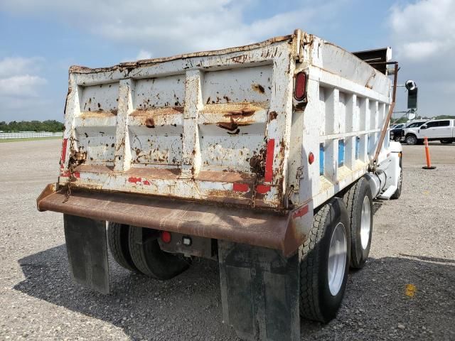 1995 Freightliner Conventional FLD120