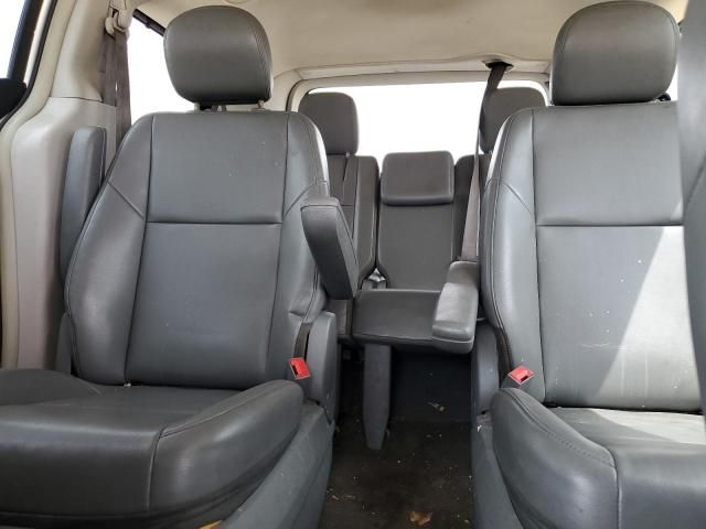 2011 Volkswagen Routan SE