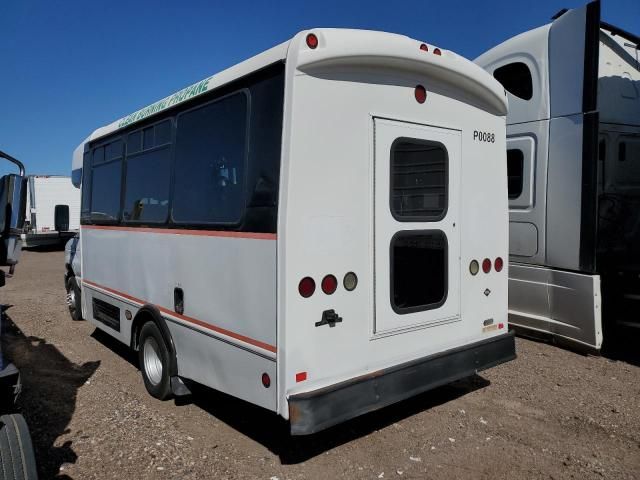 2015 Ford Econoline E450 Super Duty Cutaway Van