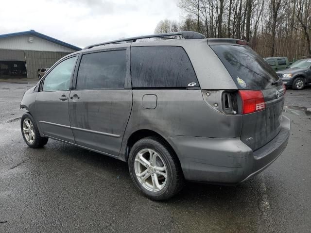 2004 Toyota Sienna LE