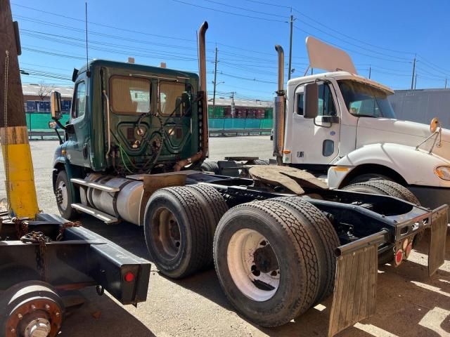 2011 Freightliner Cascadia 113