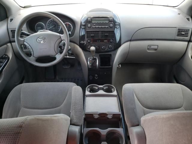 2004 Toyota Sienna CE