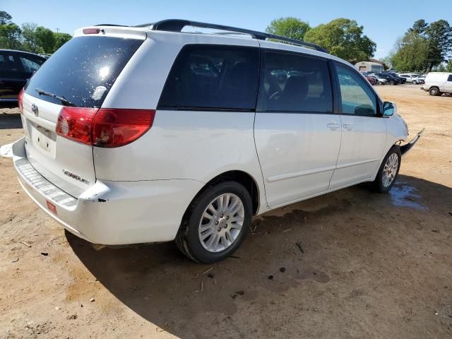 2010 Toyota Sienna XLE