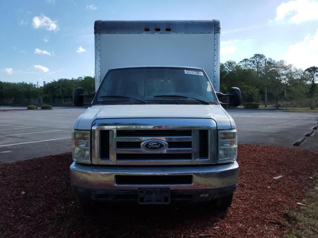 2009 Ford Econoline E350 Super Duty Cutaway Van