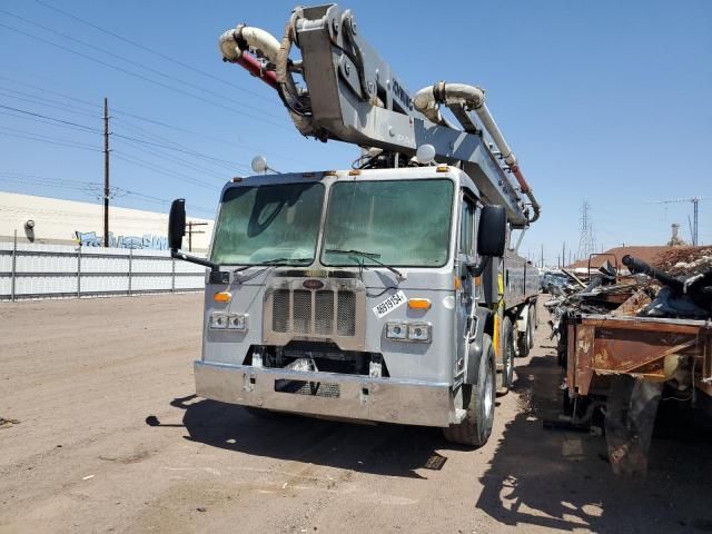 2014 Peterbilt 320