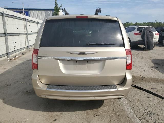 2013 Chrysler Town & Country Touring L