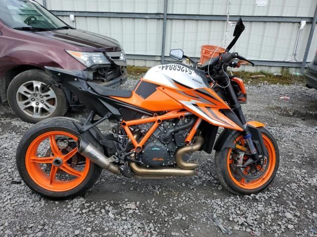 2022 KTM 1290 Super Duke R