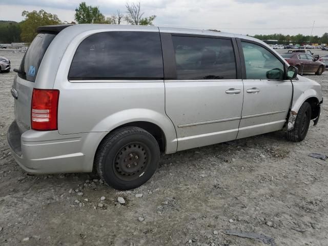 2010 Chrysler Town & Country LX