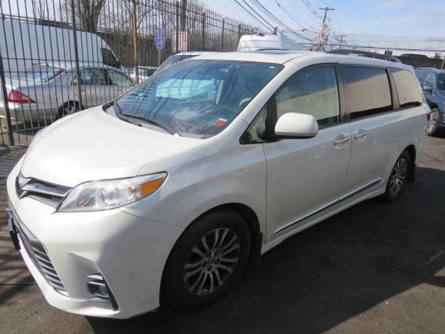 2019 Toyota Sienna XLE