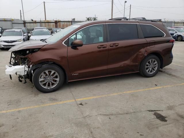 2021 Toyota Sienna LE