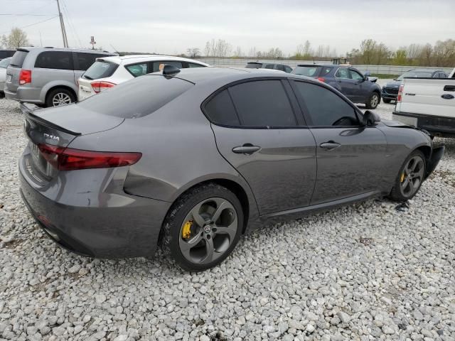 2018 Alfa Romeo Giulia Q4