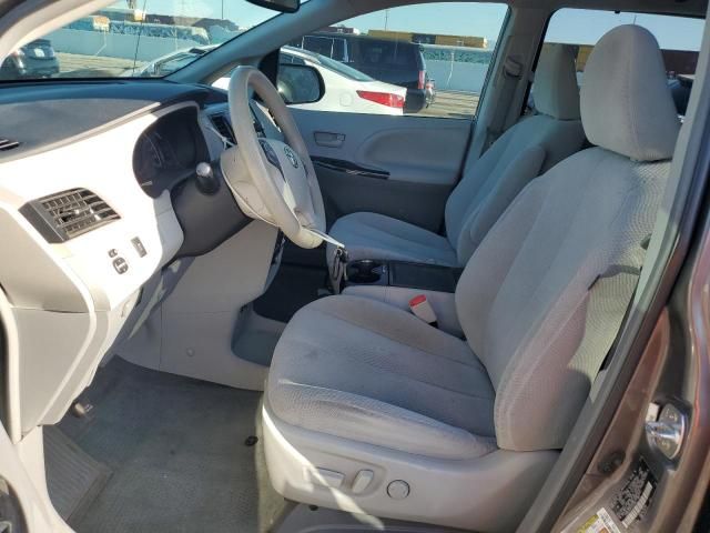 2014 Toyota Sienna LE