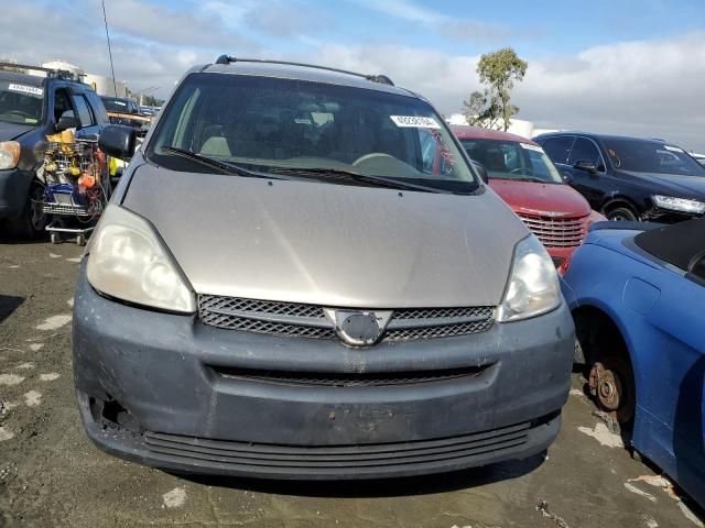 2004 Toyota Sienna CE