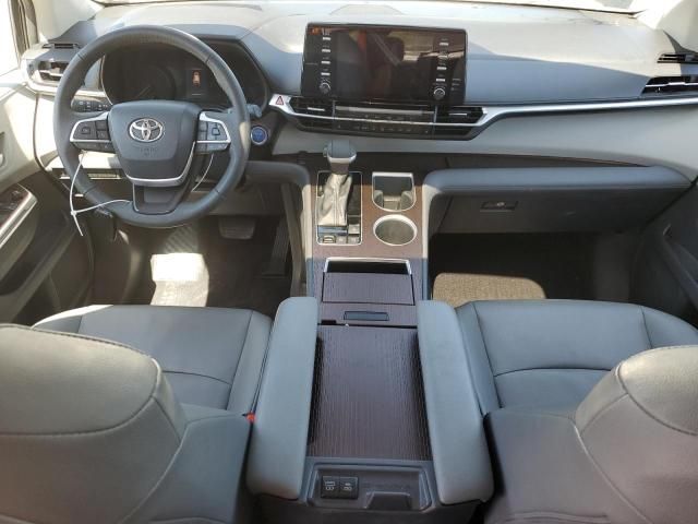 2022 Toyota Sienna XLE