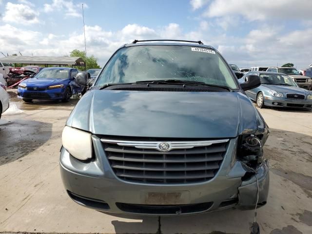 2005 Chrysler Town & Country Touring