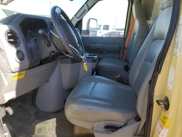 2019 Ford Econoline E450 Super Duty Cutaway Van