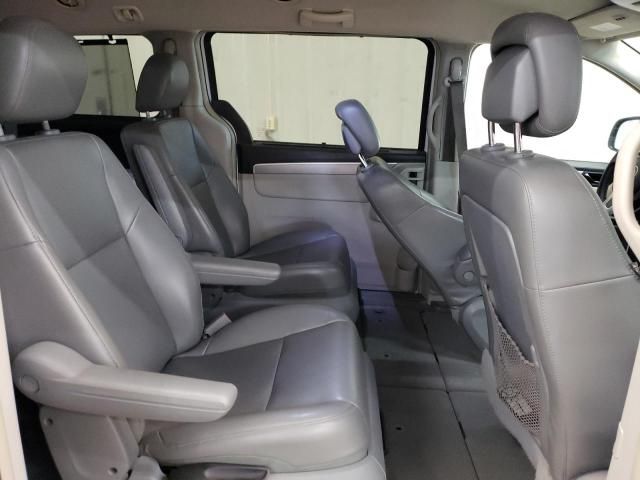 2014 Volkswagen Routan SE