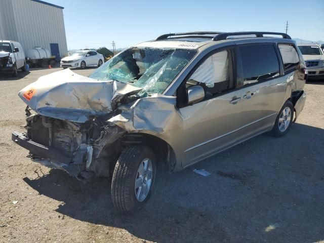 2004 Toyota Sienna XLE