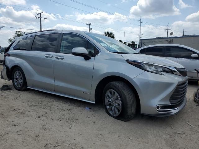 2021 Toyota Sienna XLE