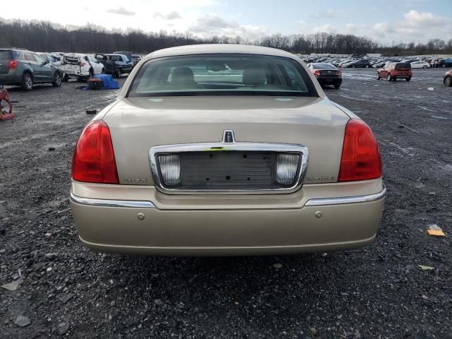 2005 Lincoln Town Car Signature Limited