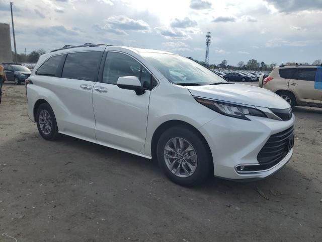 2022 Toyota Sienna XLE