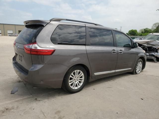 2017 Toyota Sienna XLE