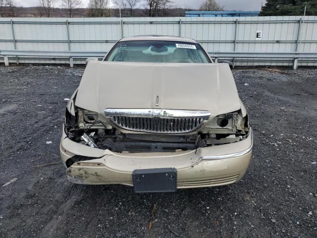 2005 Lincoln Town Car Signature Limited