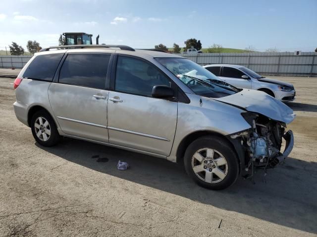 2005 Toyota Sienna CE