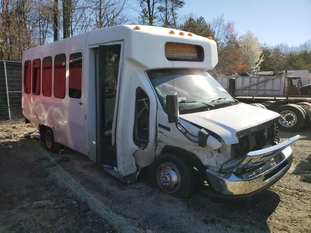 2015 Ford Econoline E350 Super Duty Cutaway Van