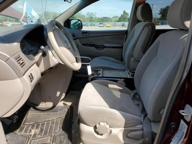 2004 Toyota Sienna CE