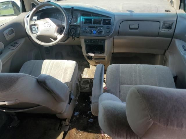 2000 Toyota Sienna LE