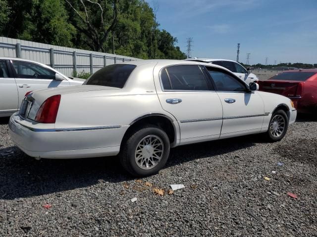 2002 Lincoln Town Car Signature