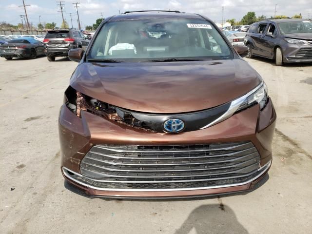 2022 Toyota Sienna XLE