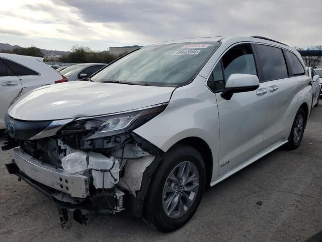 2021 Toyota Sienna XLE