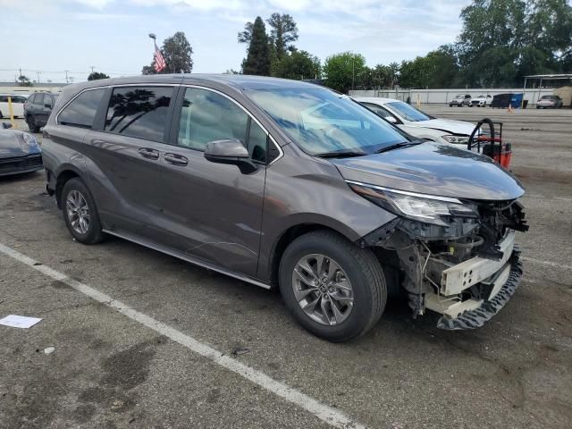 2023 Toyota Sienna LE