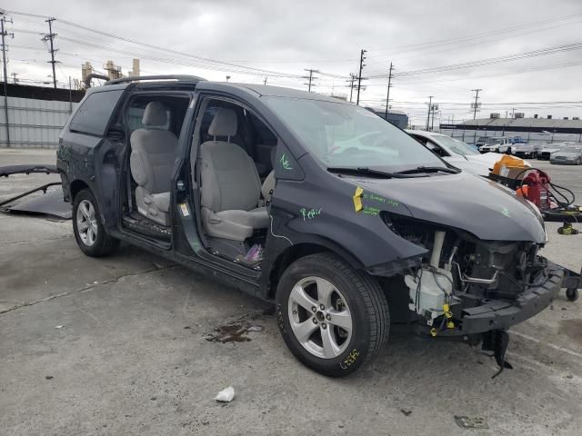 2019 Toyota Sienna LE