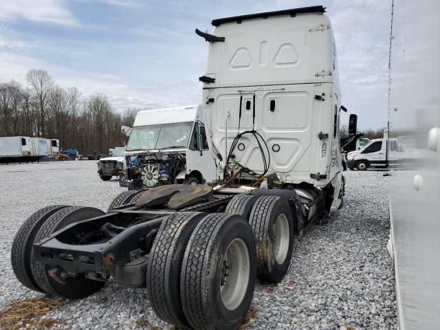 2019 Freightliner Cascadia 126