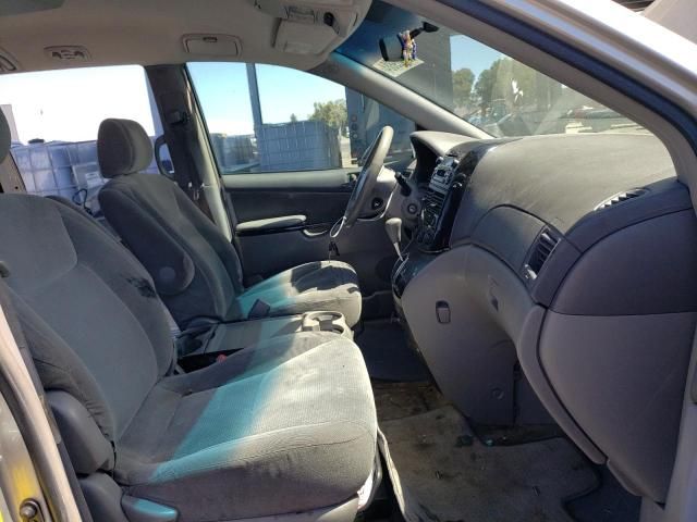 2005 Toyota Sienna CE