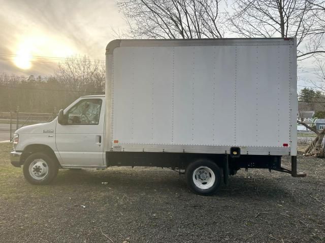 2016 Ford Econoline E350 Super Duty Cutaway Van