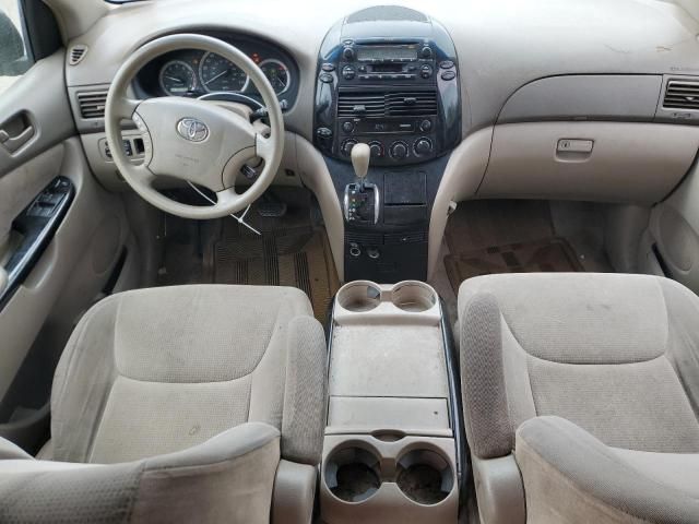 2004 Toyota Sienna CE