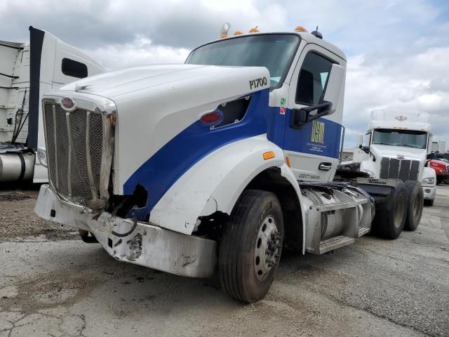 2017 Peterbilt 567